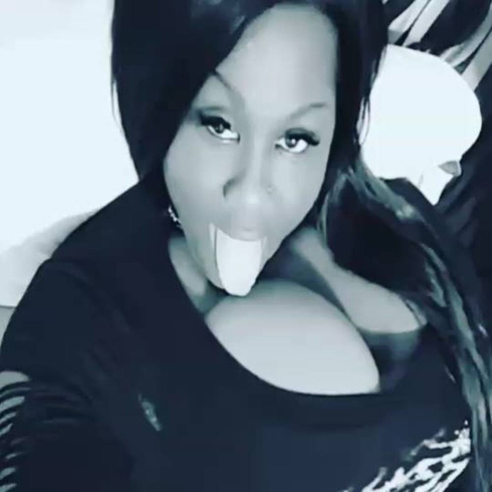 Meet your Posher, Simone